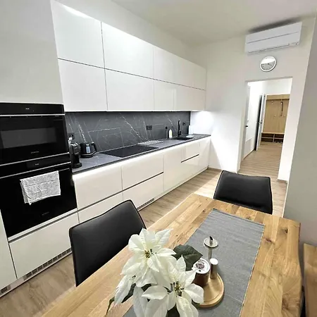 Old Town Square Apartment *